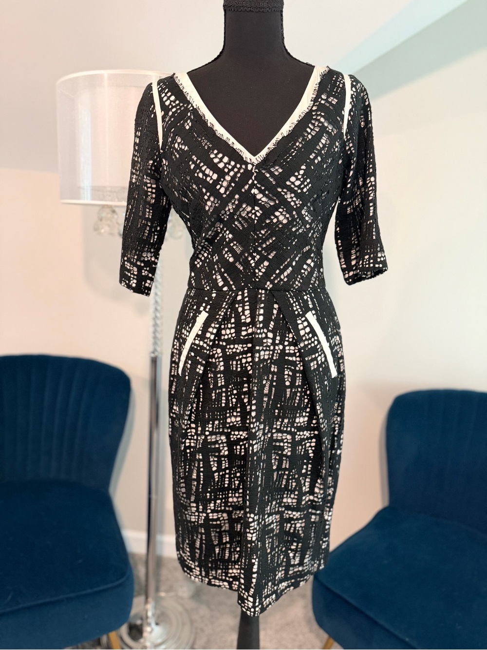 Lela Rose Black and White Patterned V-Neck Sheath Dress Sz 6